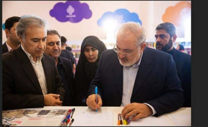 حضور وزیر محترم صمت در غرفه نوشت افزار صفا (کیان) – نهمین نمایشگاه نوشت افزار ایران نوشت